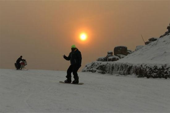 平山冬季旅游好戏开场冰雪世界里撒欢儿好去处